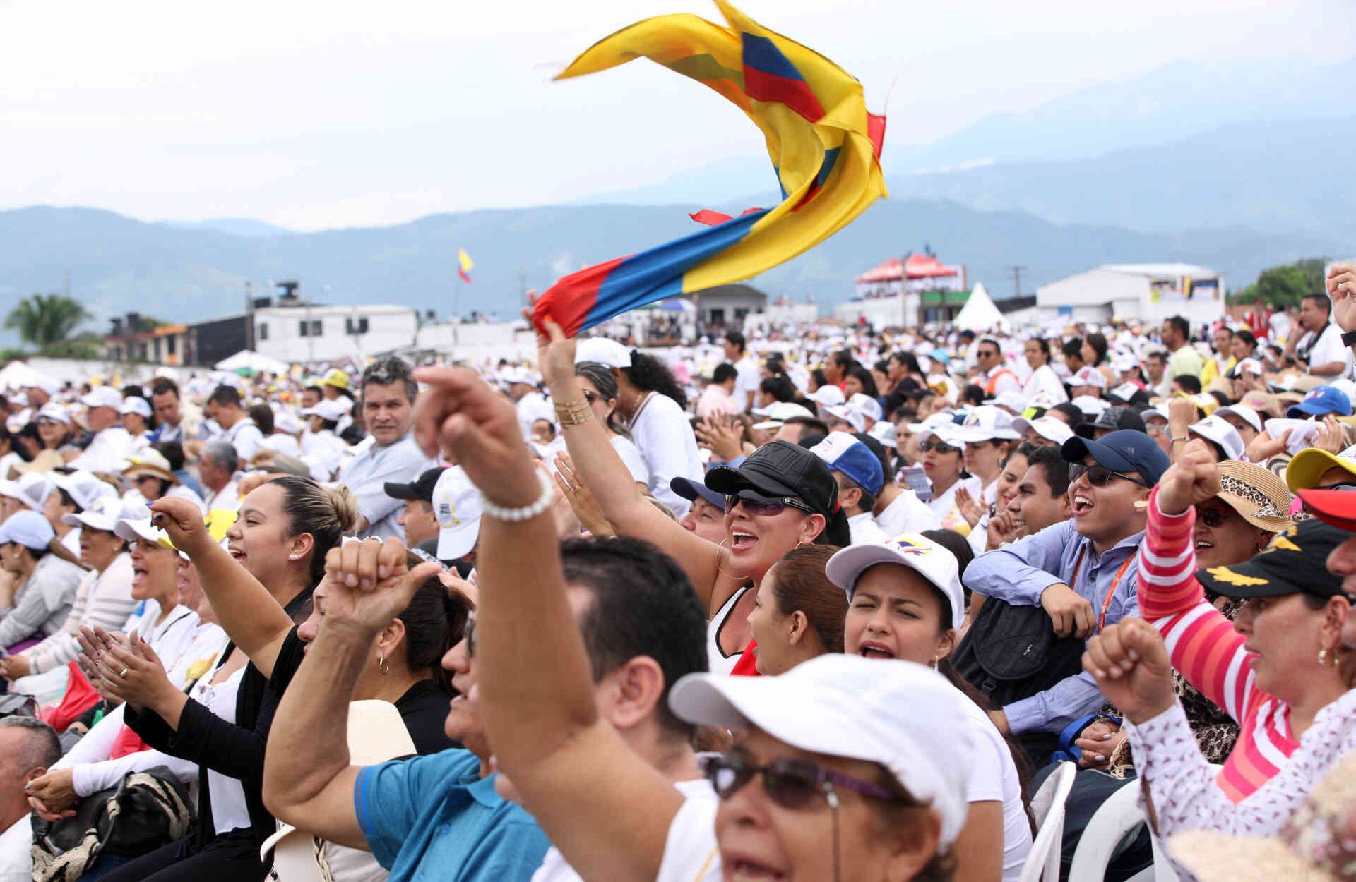Asistentes a la misa de beatificación en Catama. Foto: León Peláez// SEMANA. 