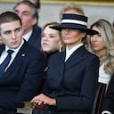 Melania Trump junto a su hijo Barron durante la juramentación de Donald Trump.