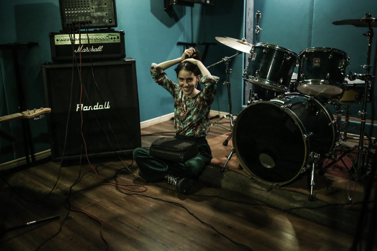 Postales de un ensayo de BUHA 2030, un día de marzo, mientras preparan su concierto en el Festival Estéreo Picnic...