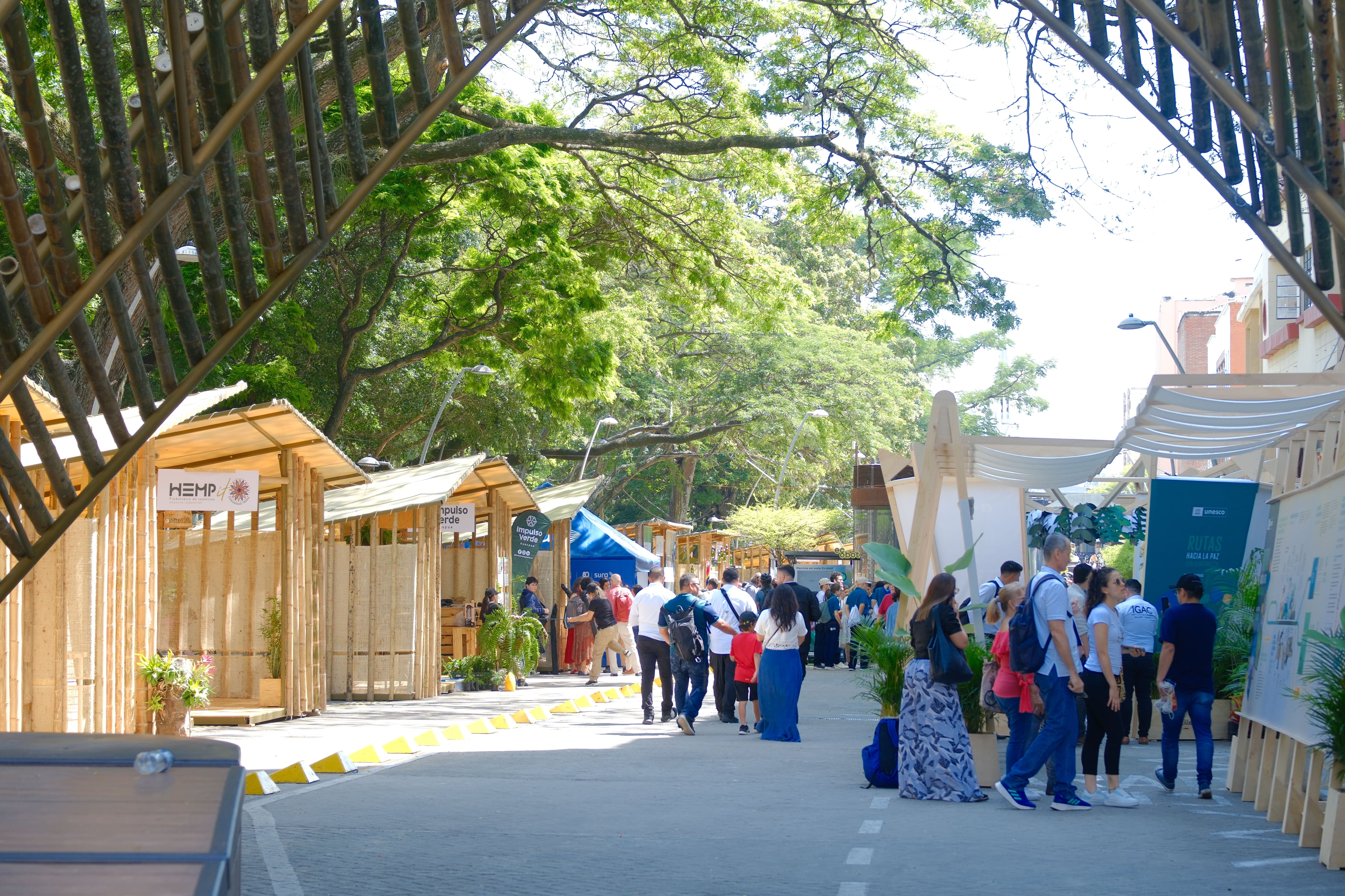 Stand Empresas Sostenibles en la Zona Verde de la COP16.