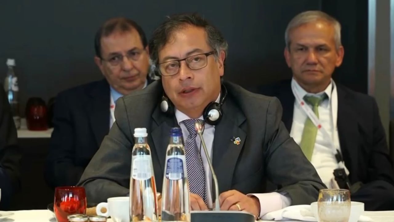 Presidente Gustavo Petro se destapó y realizó un agudo ‘jalón de orejas’ a la izquierda: “Imita a la derecha en su relato”