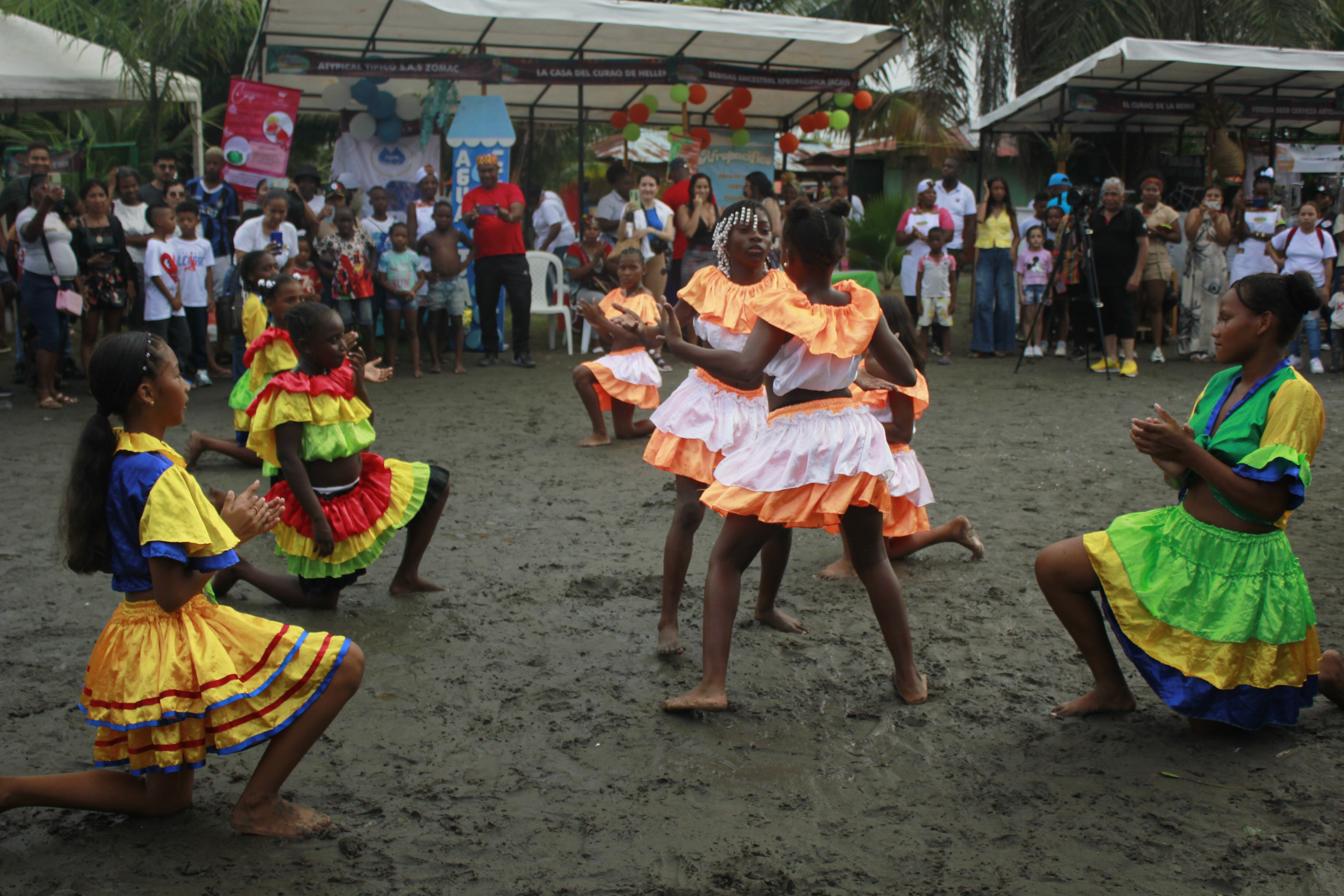 La cultura tumaqueña está regida por el baile, la marimba, la exquisita tradición culinaria y la alegría que caracteriza a su gente.