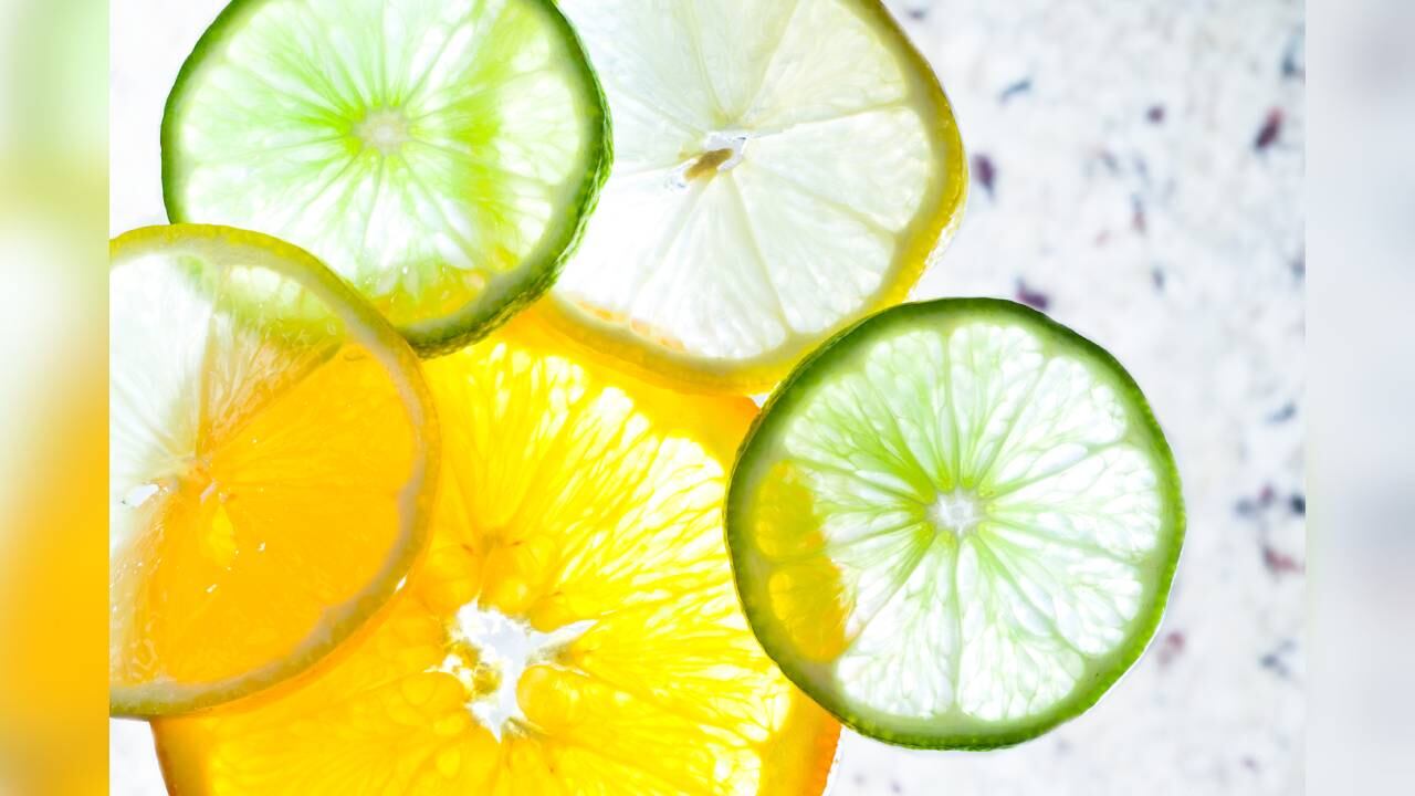 Expertos aseguran los alimentos ricos en vitamina C, son esenciales para ayudar a cicatrizar heridas. Foto: Getty images.