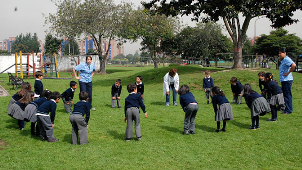 Estudiantes del colegio Iparm de la Universidad Nacional.