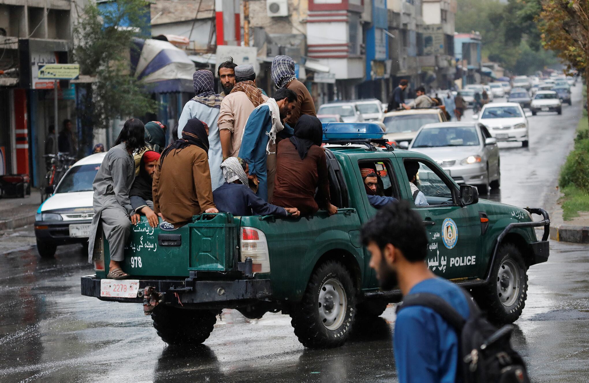 imágenes :  las calles de Kabul controlada por los talibanes
