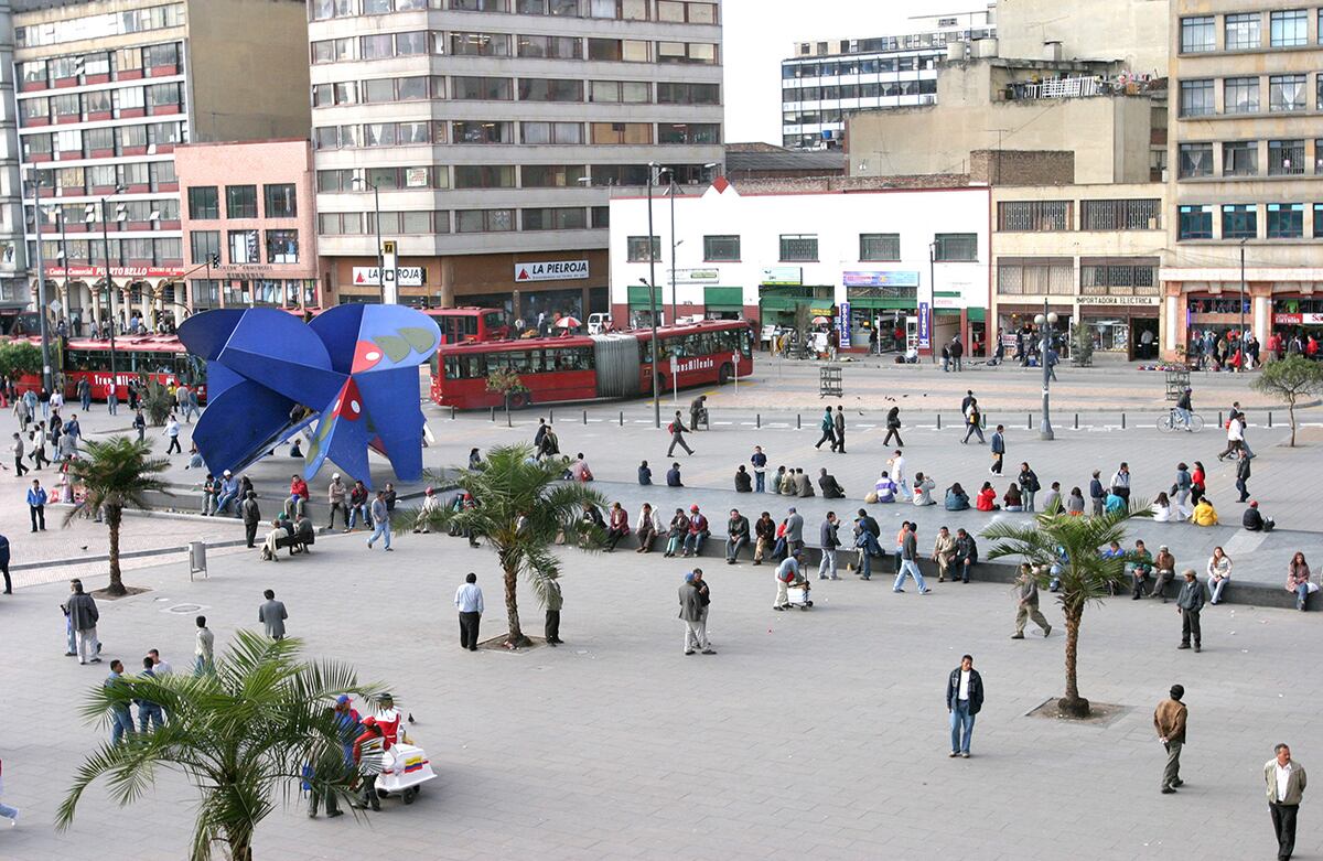 Después de la recuperación realizada por la administración de Enrique Peñaloza, así se veía la plazoleta en 2004.