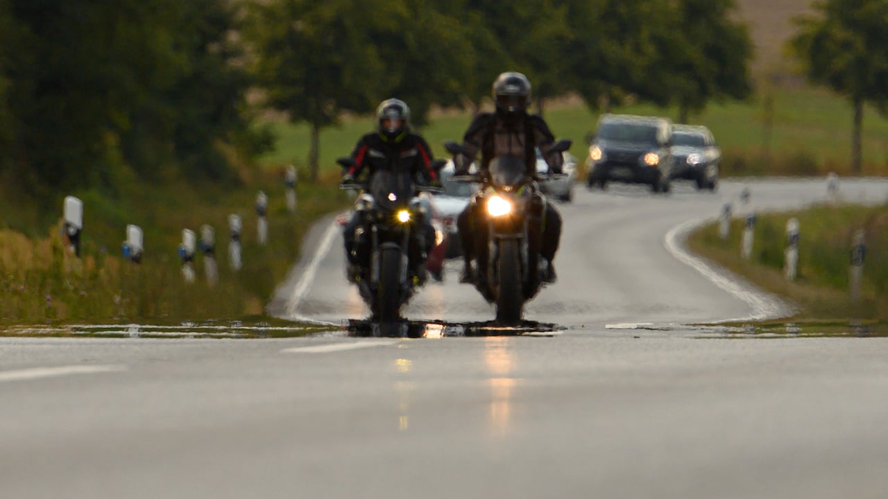 Los motociclistas han diseñado señales claves para prevenir los accidentes en carretera.