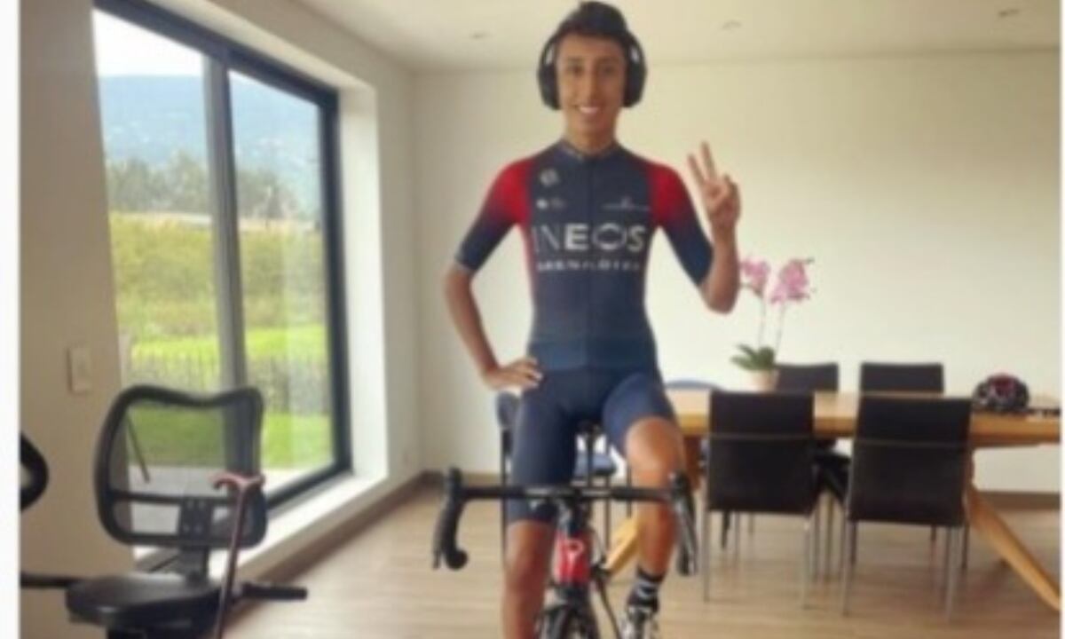 Egan Bernal volvió a la bicicleta, el pedalista ya entrena con el uniforme del INEOS.