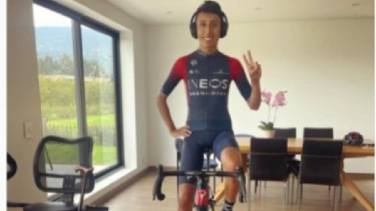 Egan Bernal volvió a la bicicleta, el pedalista ya entrena con el uniforme del INEOS.