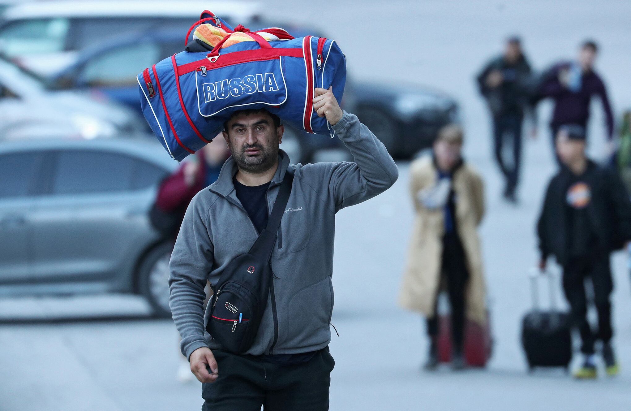En imágenes : Travesías desde Rusia en la estación Zemo Larsi/Verkhny Lars en Georgia