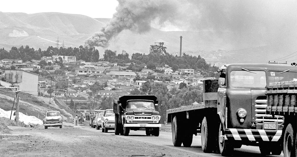 El autor abandona el tono académico de su vida para mezclar una narración de vida en la carretera con su sensata mirada a un país y una región.
