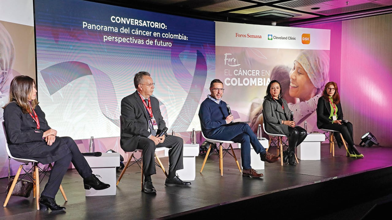 Lina Trujillo, subdirectora de Atención Médica del INC; Wilson Cubides, director ejecutivo de la Liga Colombiana Contra el Cáncer; Álvaro García, director ejecutivo de Foros Semana; Catalina Rincón, directora ejecutiva Oica; Ana Moya, coordinadora de proyectos de Fundación SENOSama.