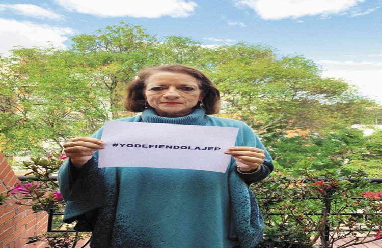 PATRICIA LARA, periodista y escritora