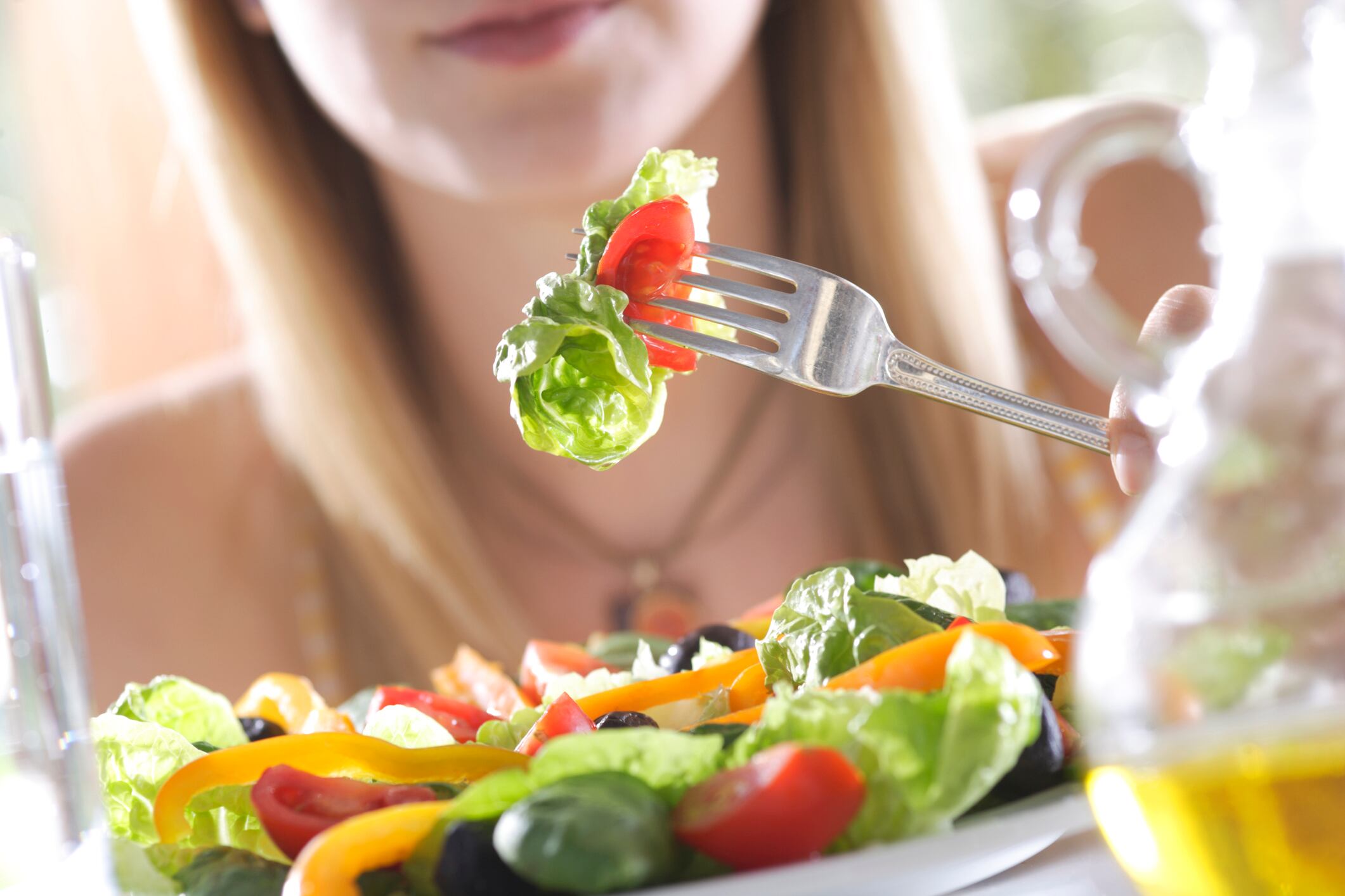 Una persona alimentándose - Imagen de referencia