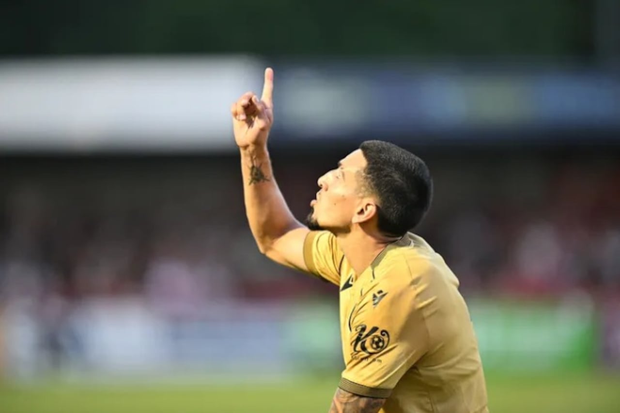 Daniel Muñoz estrena dorsal con Crystal Palace.