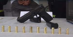 Las autoridades incautaron un arma de fuego.