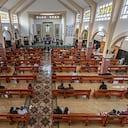 Iglesia de Santa Marta misa devoción feligreses parroquia cura artículos religiosos vendedores velones
Foto Catalina Olaya