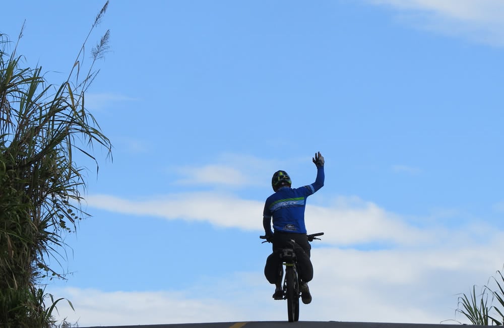 Valle de Sibundoy, Nariño. Pedaleando el Alma es una de las empresas de turismo en bicicleta que nació para guiar y acompañar a quienes desean conocer Colombia en dos ruedas. Carlos Carvajal, su creador, explica que el ciclismo otorga apropiación, cohesión humana, permite llegar respetuosamente a los lugares y les da la posibilidad a las personas de conectarse con la naturaleza. Foto: Cortesía Pedaleando Alma