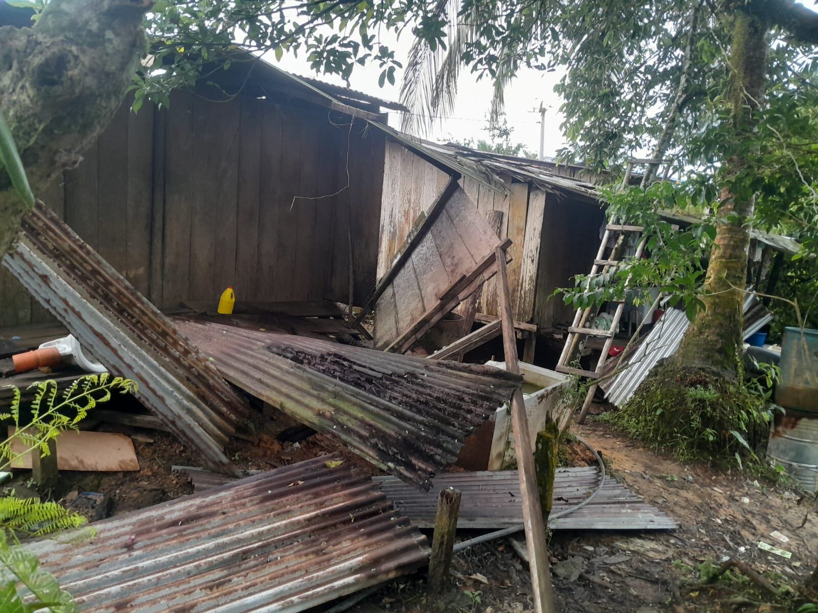 Daños causados por el vendaval que azotó a Sipí, Chocó, el 12 de agosto, dos días después del terremoto del 10 de agosto.