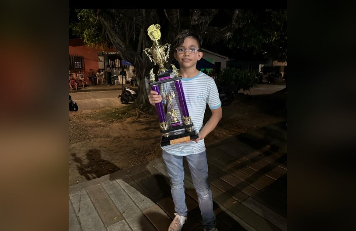 Instagram: @mandiespitiaoficial