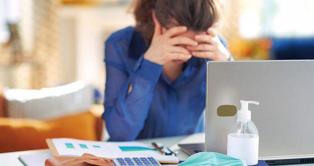  El teletrabajo ha hecho que cada vez haya menos incapacidades por covid. Si el médico considera que la persona puede seguir trabajando bajo esa modalidad, no lo incapacita.