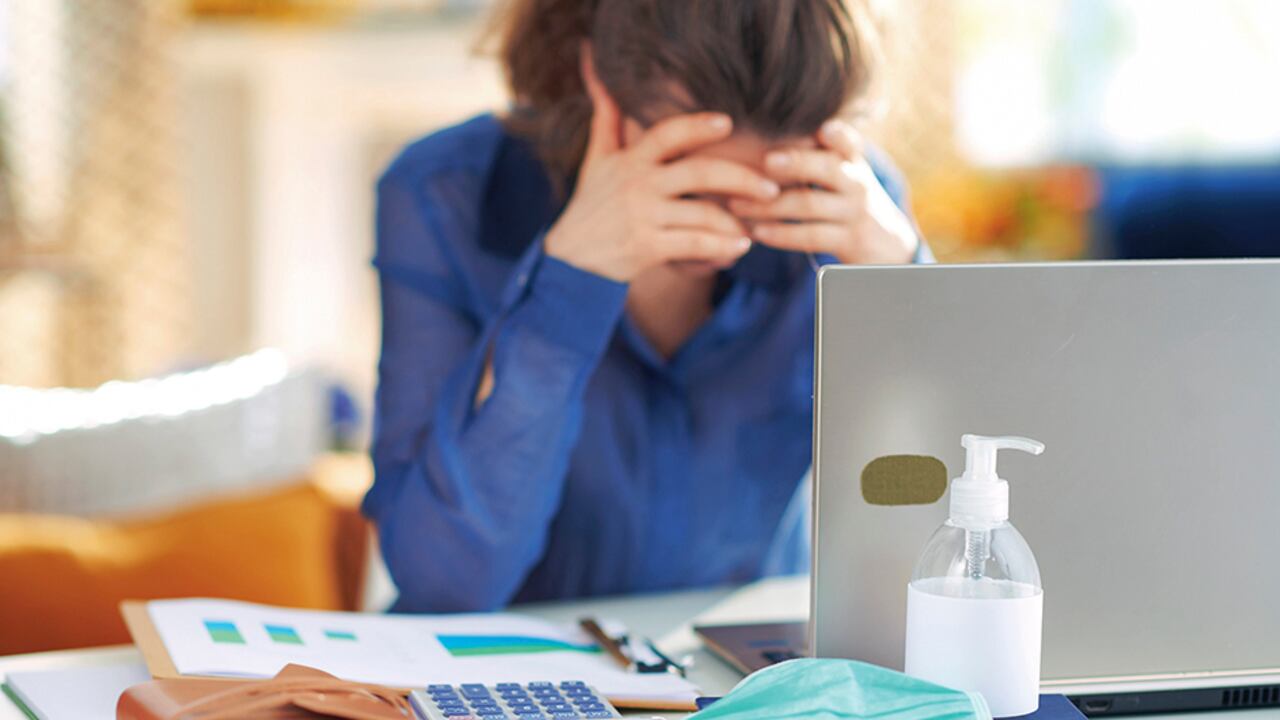 El teletrabajo ha hecho que cada vez haya menos incapacidades por covid. Si el médico considera que la persona puede seguir trabajando bajo esa modalidad, no lo incapacita.