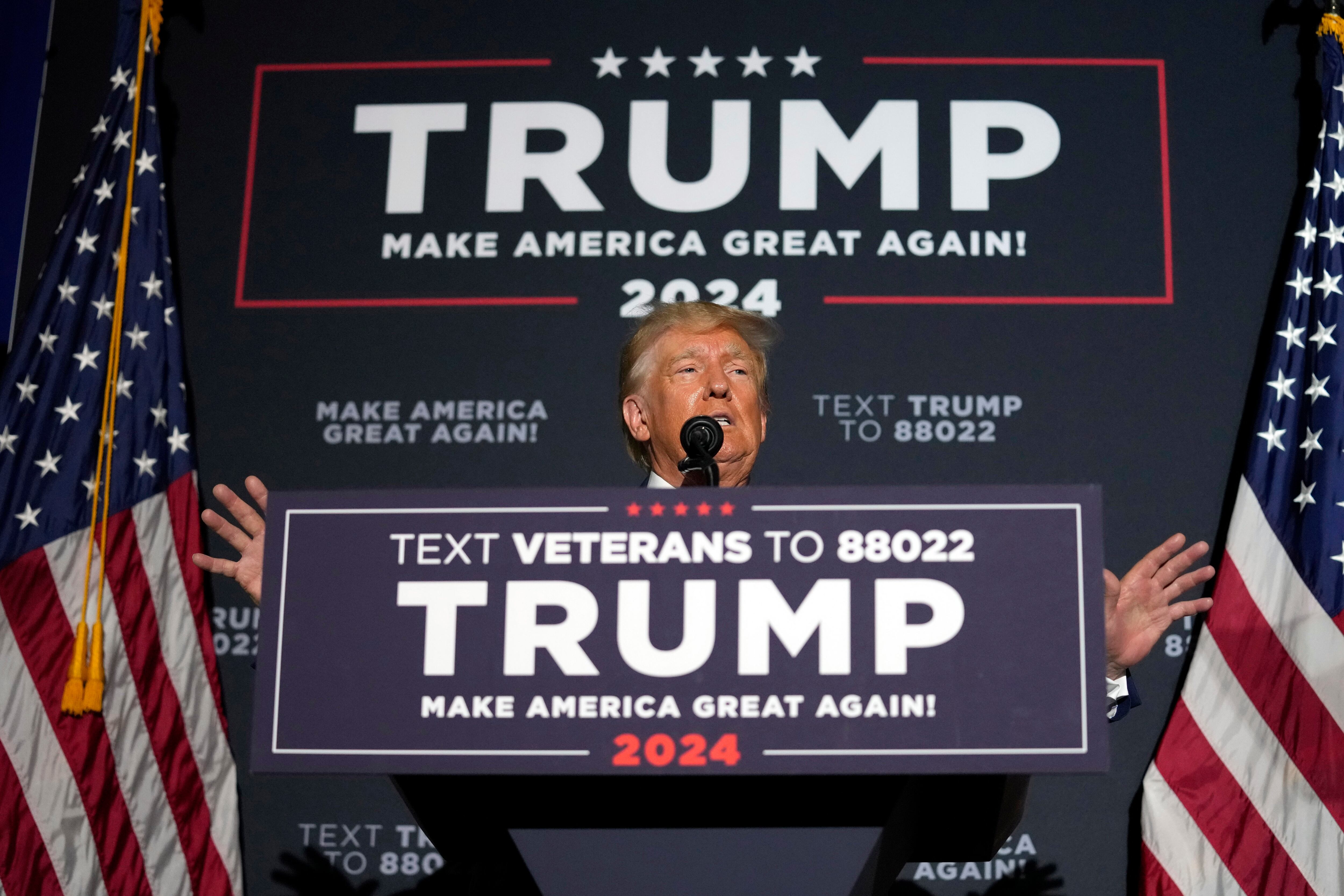 El candidato presidencial republicano, el expresidente Donald Trump, habla en un acto de campaña, el martes 8 de agosto de 2023