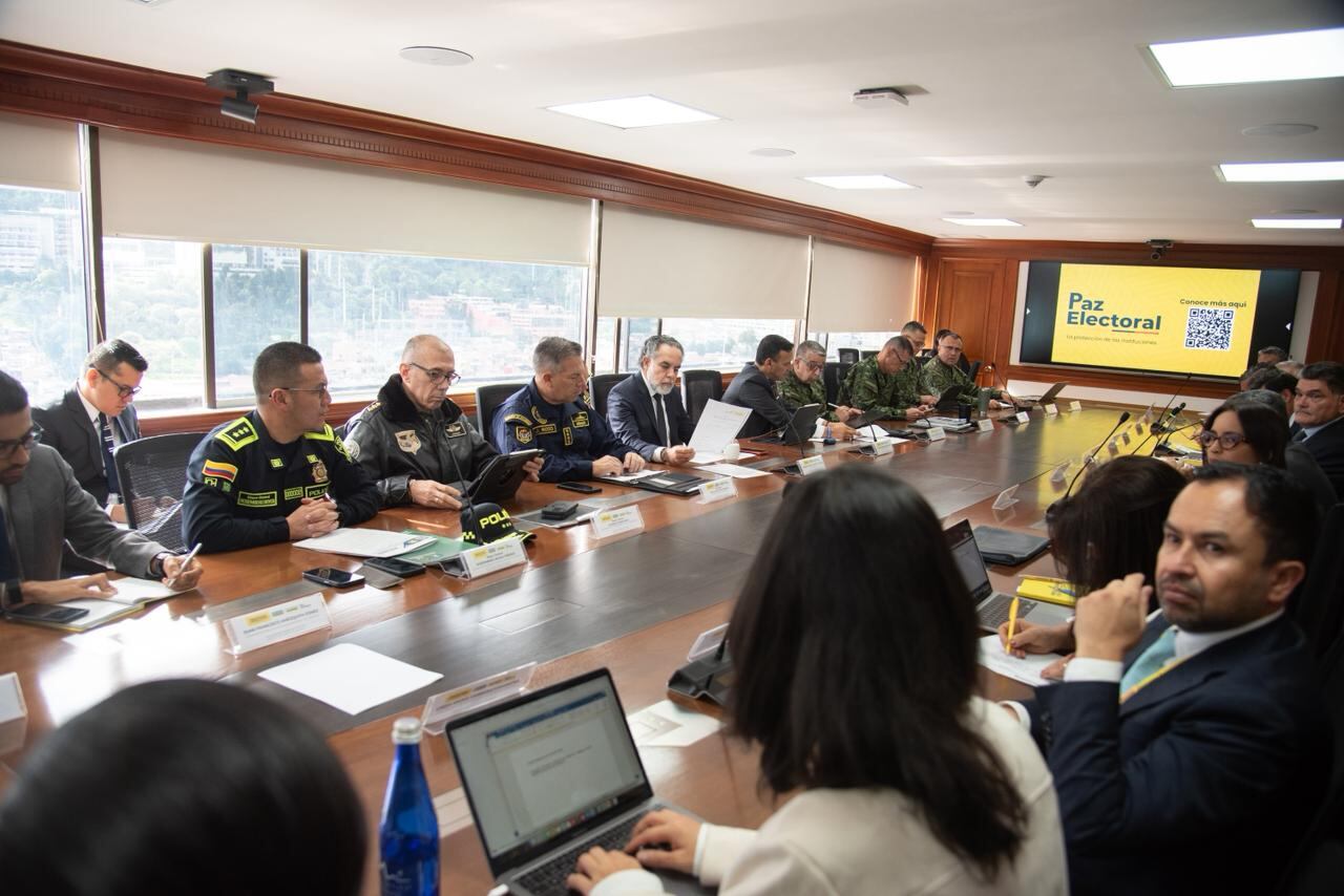 Ministro del Interior y de Defensa llegaron a la Procuraduría.