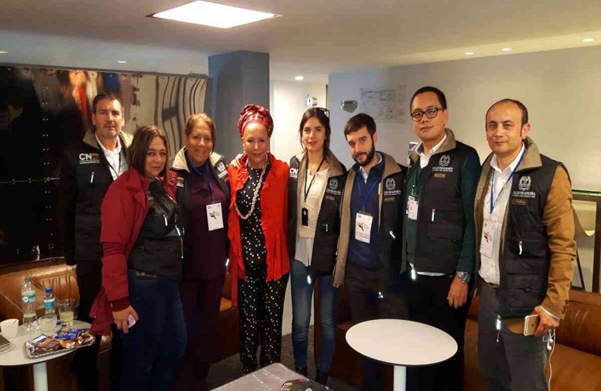 Piedad Córdoba junto a los observadores internacionales de Chile, Paraguay y El Salvador.