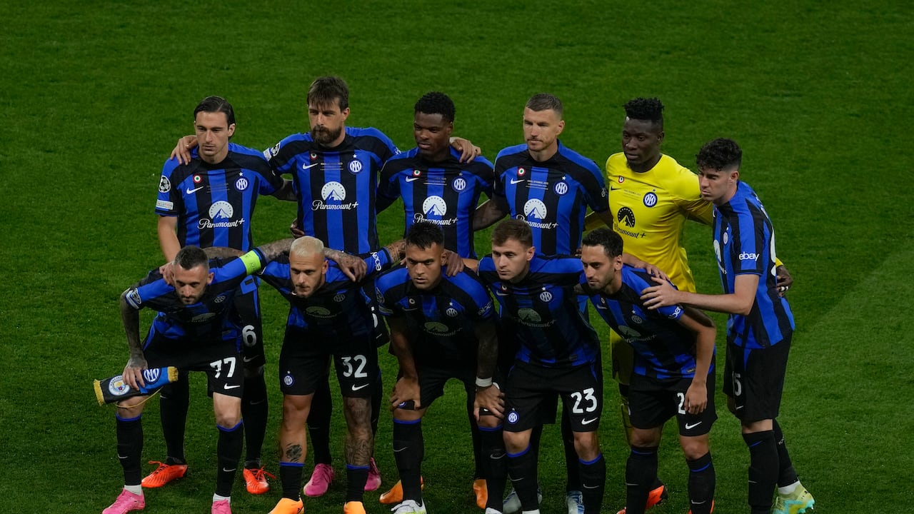 El equipo del Inter de Milán posa antes del partido final de la Liga de Campeones entre el Manchester City y el Inter de Milán en el Estadio Olímpico Ataturk en Estambul, Turquía, el sábado 10 de junio de 2023.