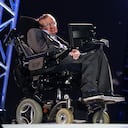 LONDRES, INGLATERRA - 29 DE AGOSTO: El profesor Stephen Hawking habla durante la ceremonia de apertura de los Juegos Paralímpicos de Londres 2012 en el Estadio Olímpico el 29 de agosto de 2012 en Londres, Inglaterra. (Foto de Dan Kitwood/Getty Images)