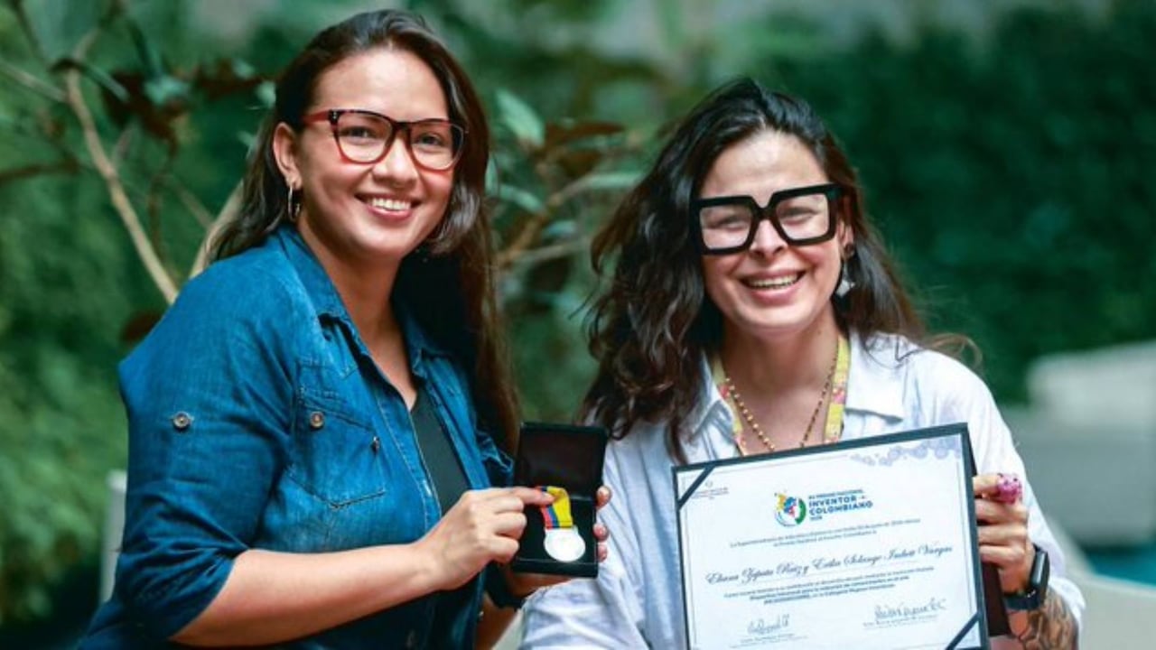 Las profesoras Eliana Zapata y Erika Imbett, del ITM, fueron reconocidas con el Premio Nacional al Inventor Colombiano 2026 por el desarrollo de Aireo, un dispositivo que ayuda a filtrar contaminantes del aire.