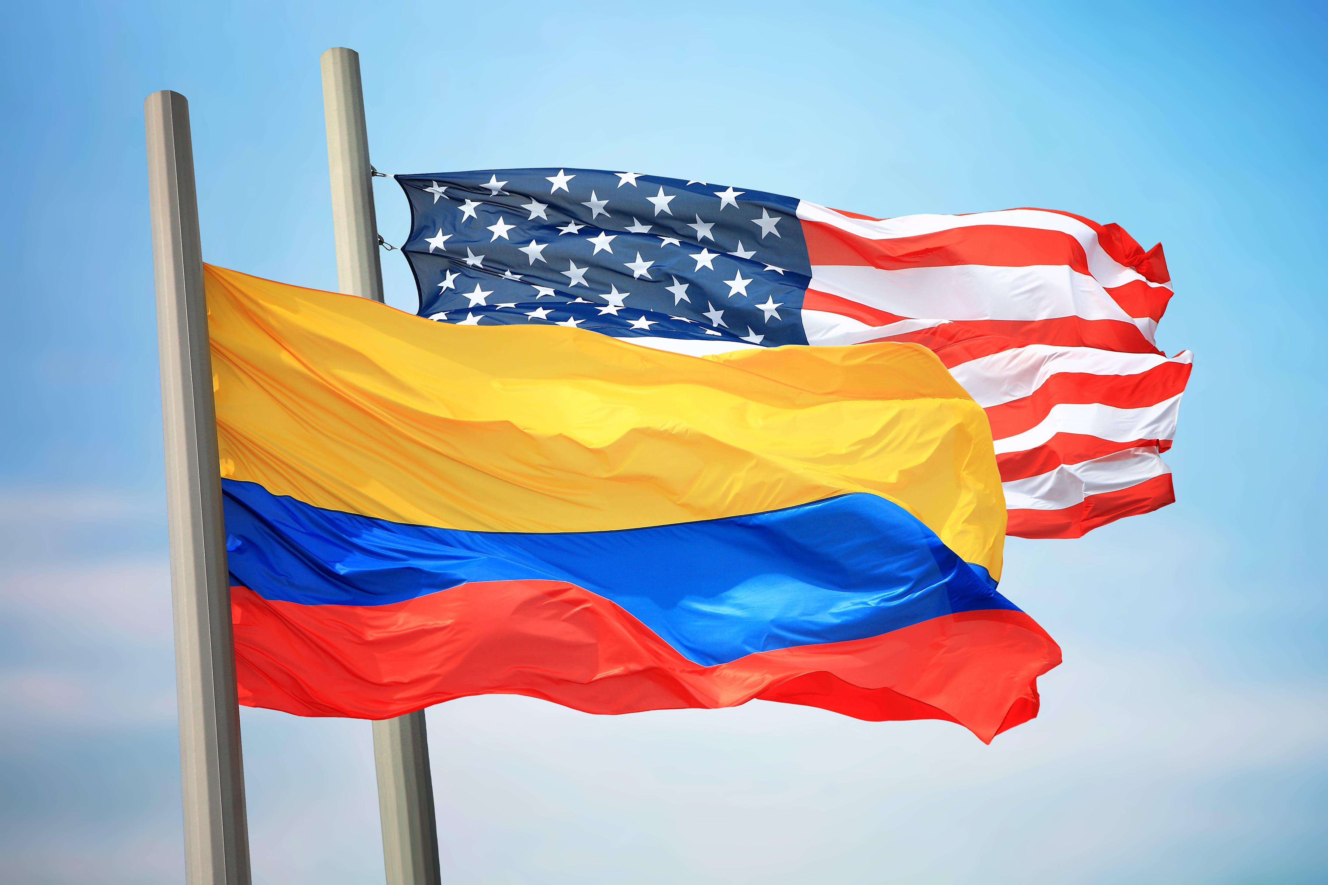 Banderas de Colombia y Estados Unidos