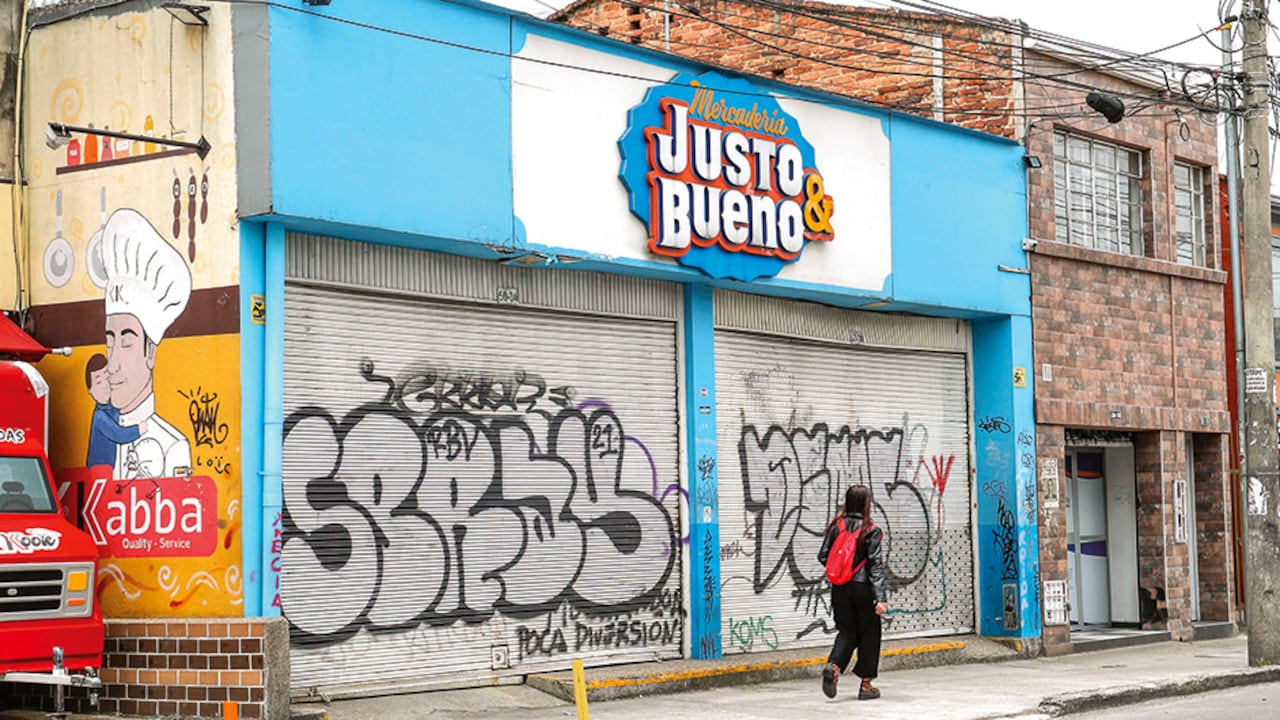 En la fecha en la que apenas se anunciaba la reorganización, la cadena de tiendas tenía 6.000 empleados. Al final quedaron 3.200 de ellos activos.