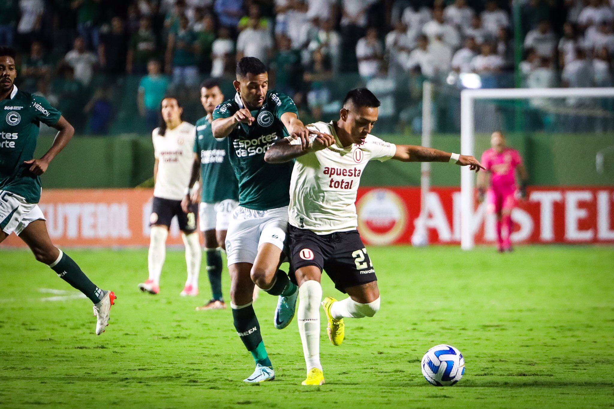 Goias y Universitario se enfrentaron este martes 23 de mayo en Brasil. Foto: Twitter @Universitario