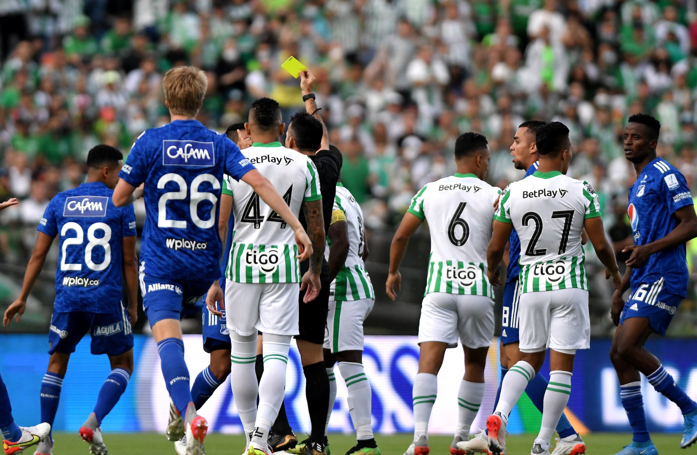 MEDELLIN - COLOMBIA, 20-11-2021: Atletico Nacional y Millonarios F. C., en partido de la fecha 20 por la Liga BetPlay DIMAYOR II 2021 en el estadio Atanasio Girardot de la ciudad de Medellin. / Atletico Nacional and Millonarios F. C. in a match of the 20th date for the BetPlay DIMAYOR II 2021 League at the Atanasio Girardot Stadium in Medellin city. / Photos: VizzorImage / Luis Benavides / Cont.