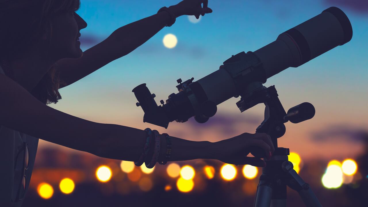 Los amantes de la ciencia y la exploración espacial se están preparando para una experiencia celestial sin igual, mientras se acerca el momento en que seremos testigos de una explosión estelar desde nuestro propio planeta.