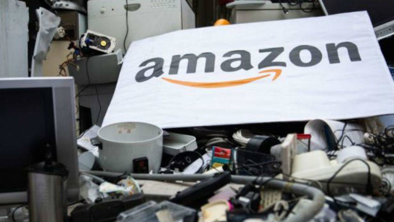 Organizaciones ambientales denunciaron a Amazon en noviembre por no reciclar electrodomésticos defectuosos. (Getty Images)