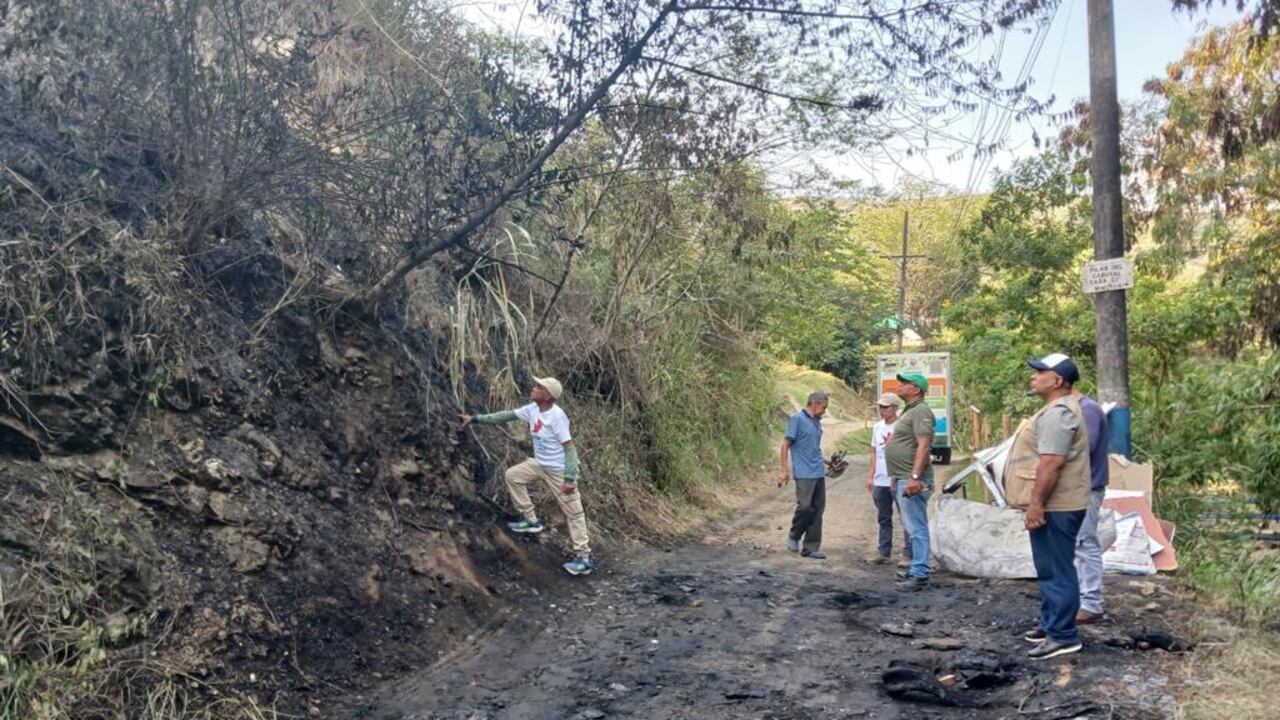 Dagma inspecciona zona del incendio en el sector del Cabuyal de Cristo Rey