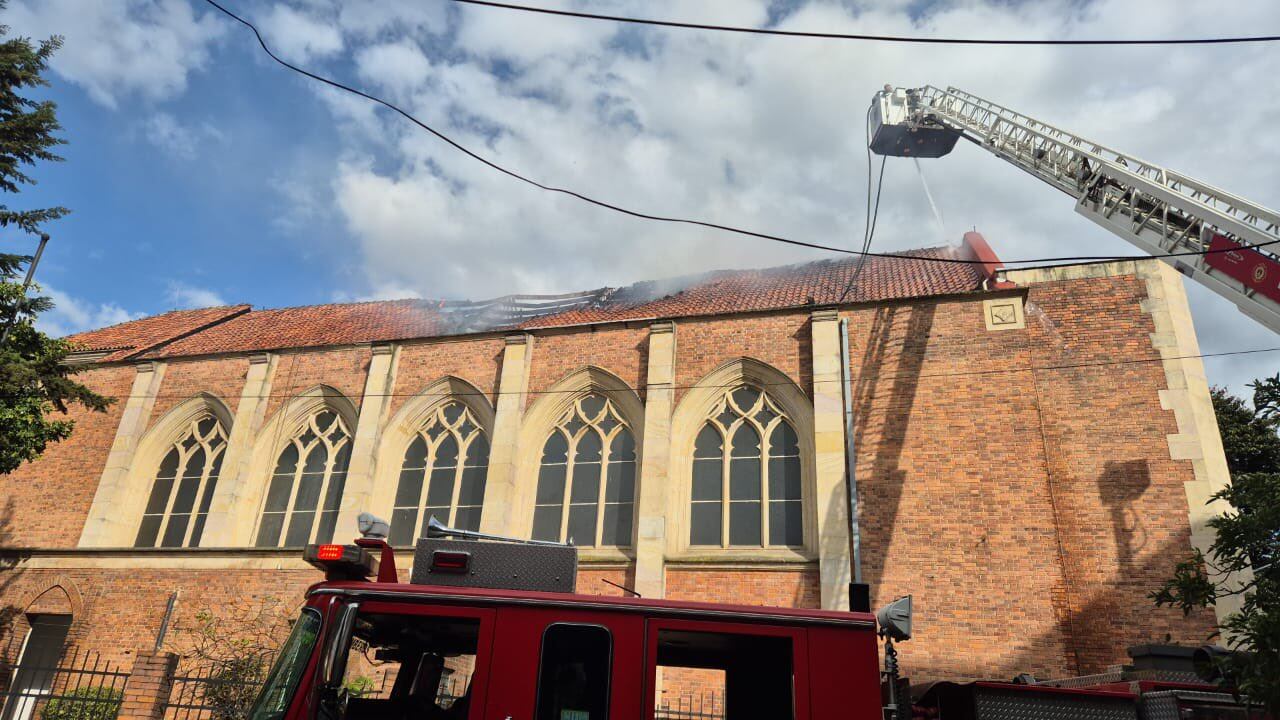 Incendio en la capilla de la Universidad Católica de Bogotá