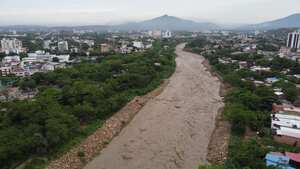 Así se encuentra la crecida del río Pamplonita por las fuertes lluvias