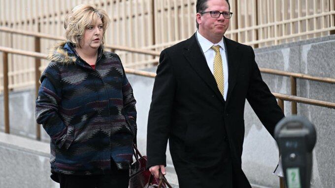 A 20 años de prisión fue condenada la expropietaria de una funeraria de Colorado, Estados Unidos, quien fue encontrada responsable por estafar a los familiares de los muertos tras descuartizar 560 cadáveres y vender partes de cuerpos sin ningún permiso.