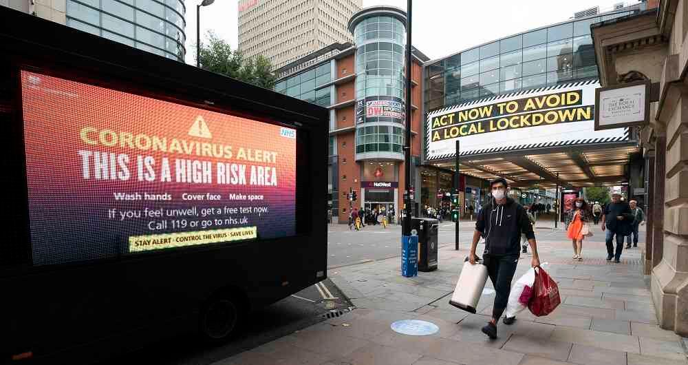 Boris Johnson impone más medidas contra el coronavirus ante rebrotes.