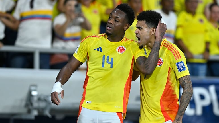 Jhon Durán and Luis Díaz in Colombia vs Paraguay