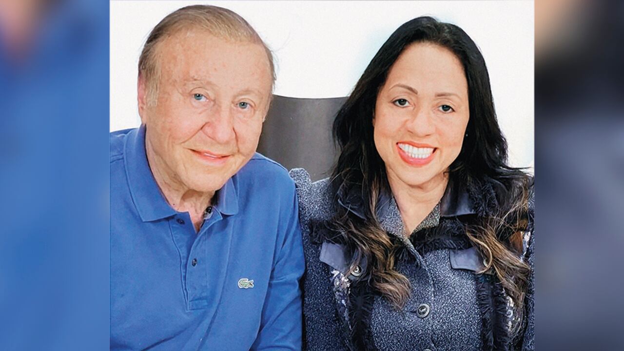 Marelen Castillo, la vicepresidenta electa, acompañó al ingeniero en varios recorridos. Dice que se enfocará en trabajar por la educación del país.