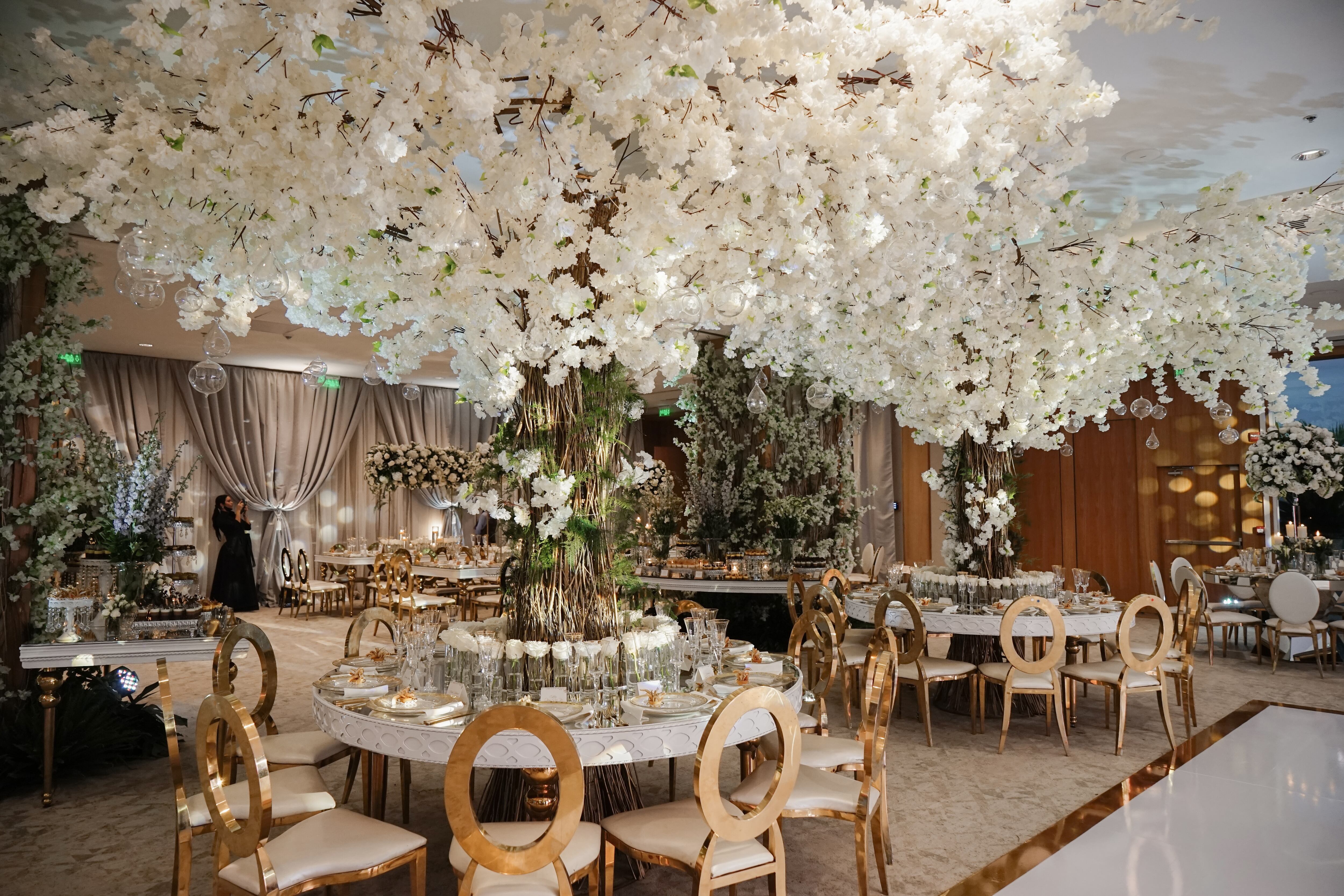 El hotel cuenta con varios salones para eventos y espacios al aire libre para realizar toda clase de actividades, entre ellos matrimonios.