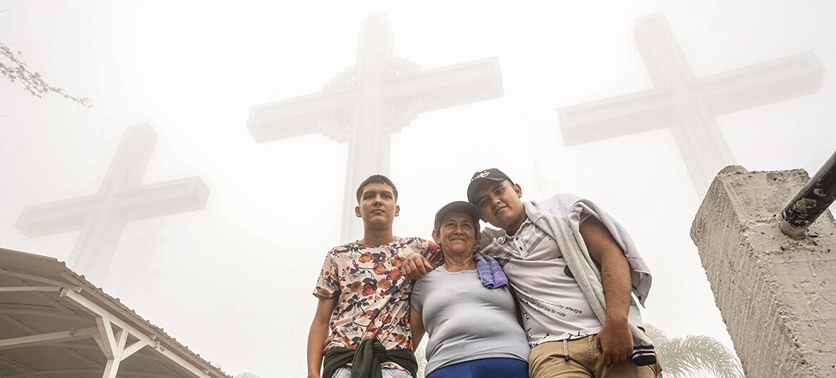 Este Viernes Santo ascendieron al Cerro de las Tres Cruces de Cali más de 20 mil personas.