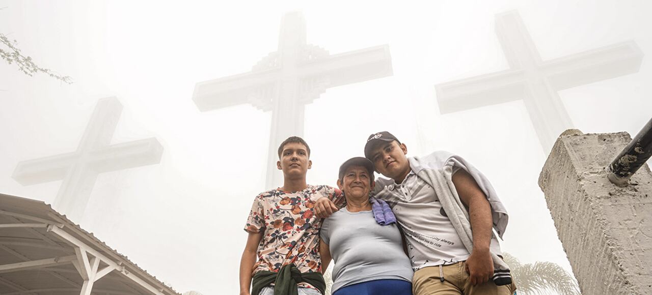Este Viernes Santo ascendieron al Cerro de las Tres Cruces de Cali más de 20 mil personas.