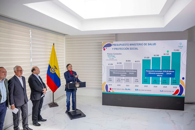 Gustavo Petro y algunos integrantes del gabinete ministerial, en la alocución, previo a la Navidad.