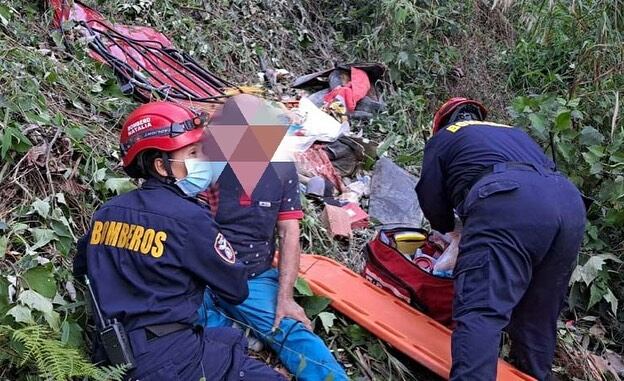 Los ocupantes del vehículo sufrieron lesiones leves.